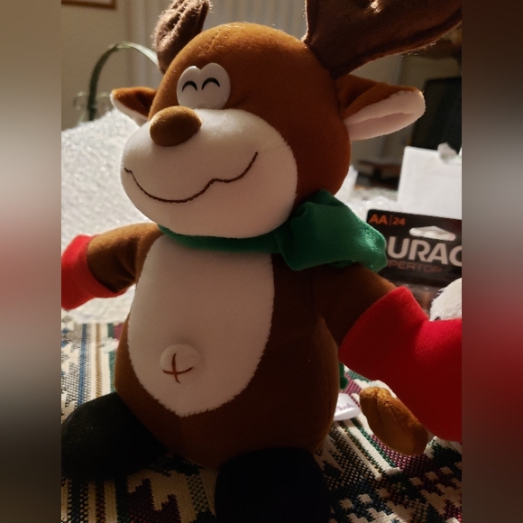 Christmas Singing  Reindeer - Picture 10 of 10